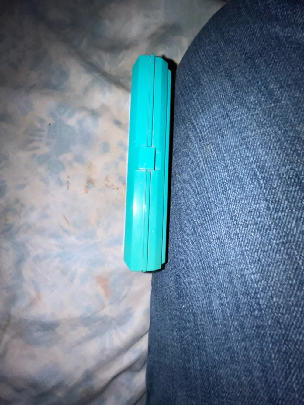 Nintendo Squish Clamshell Handheld in Teal, White and Red Buttons. Works